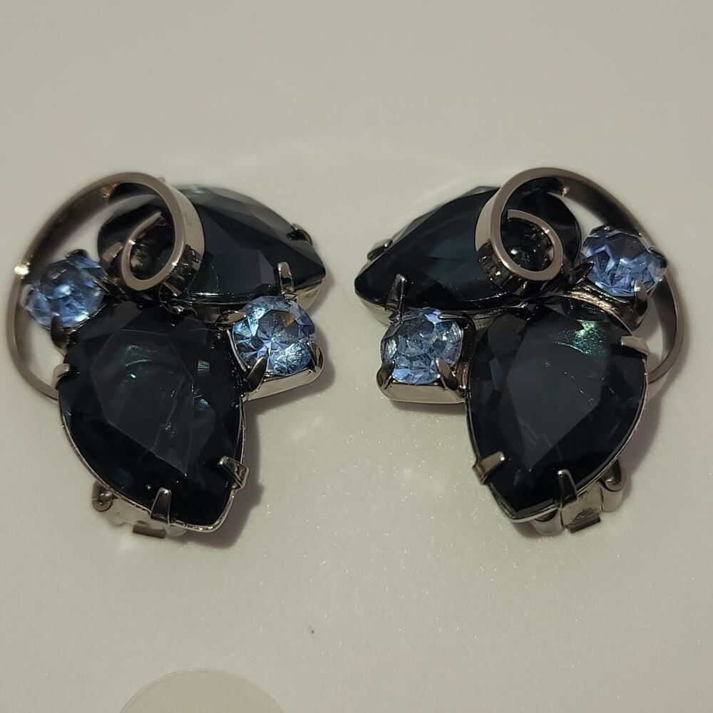 Vintage Mid-Century Swirl Teal Blue Pear Cut Rhinestone Clip-on Earrings